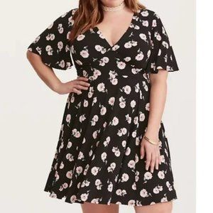 TORRID FLORAL PRINT V-NECK FLUTTER SLEEVE DRESS 2x 2 - EUC